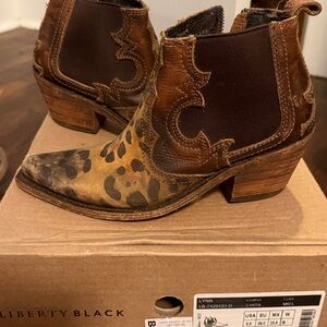 LIBERTY Black Leopard Patterned Western Boots